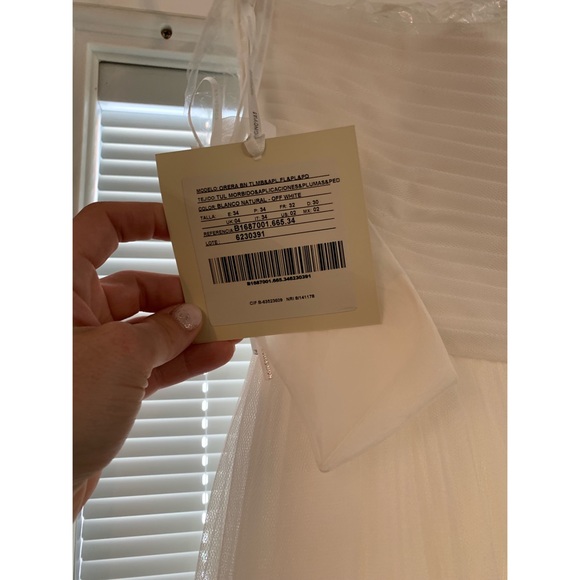 Pronovias 6331 wedding dress BRAND NEW WITH TAGS - Picture 4 of 8